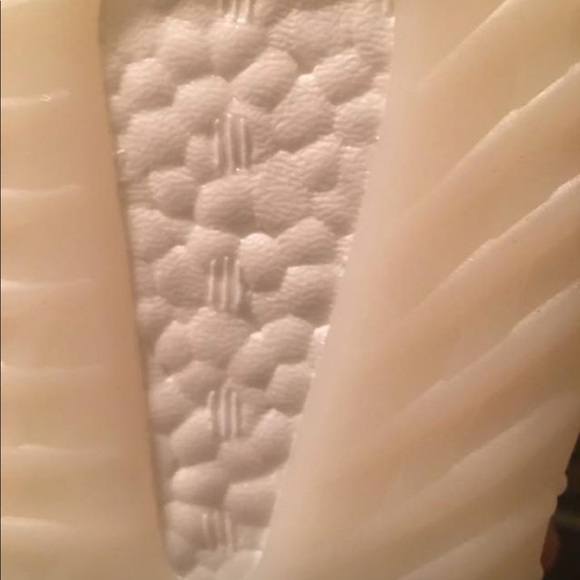 Men’s Cream Yeezy Boost V2 - Picture 3 of 5